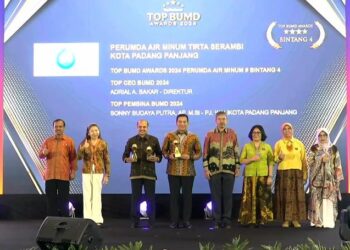 Penyerahan penghargaan Top BUMD Awards 2024 di Dian Ballroom Hotel Raffles Jakarta, Ciputra World Kuningan, Jakarta Selatan, Rabu (20/3/2024).