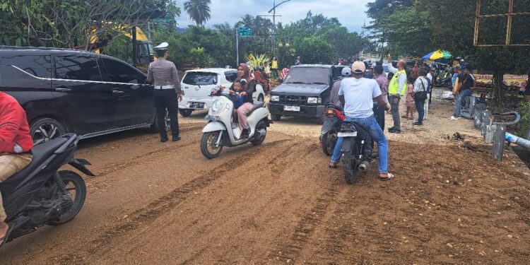 Jembatan Batang Anai di kawasan menuju BIM kembali dibuka, Sabtu (9/3).