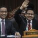 Pasangan Presiden dan Wakil Presiden Nomor Urut 01 Anies-Muhaimin pada Sidang MK sengketa hasil Pilpres 2024 (foto: ANTARA FOTO/Aprillio Akbar/Spt).