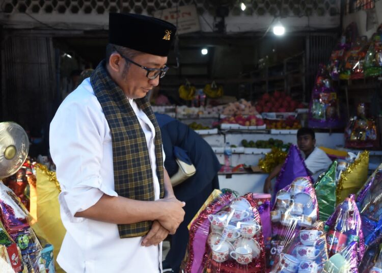 Wali Hendri Septa melakukan sidak parsel lebaran di sejumlah swalayan di Kota Padang.