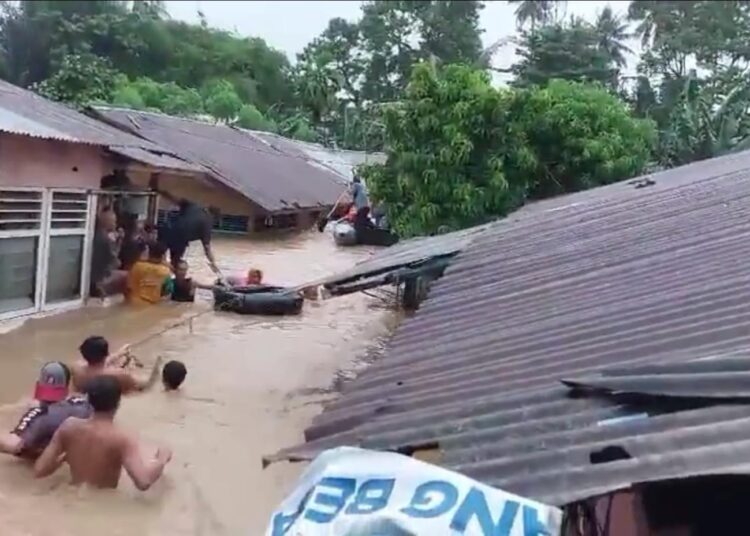 Hujan deras mengakibatkan banjir di sejumlah daerah di Kota Padang pada Kamis, 7 Maret 2024.