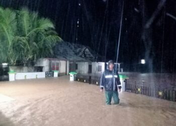 Banjir di Pesisir Selatan merendam ratusan rumah warga (foto: Sumbarkita)