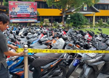 Puluhan kendaraan pelaku balap liar di Padang diamankan polisi.