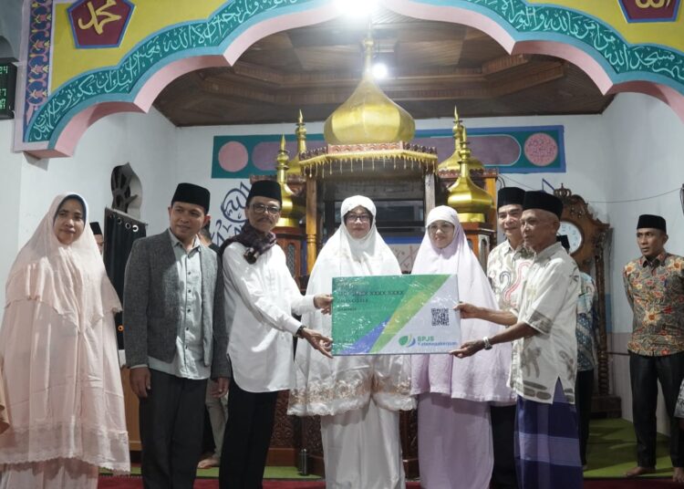 Bupati Limapuluh Kota mendampingi Tim Safari Ramadan Pemprov Sumbar.