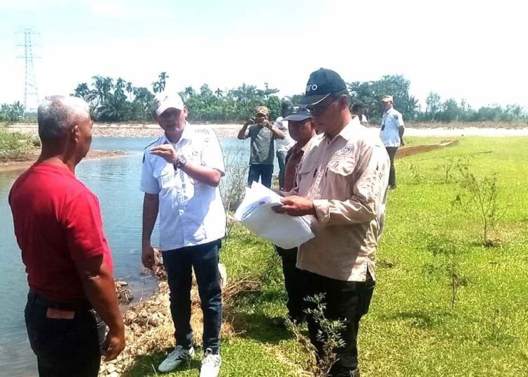 BPBD meninjau untuk pembangunan kawat bronjong di Sungai Sungai Batang Tapan, Pesisir Selatan.