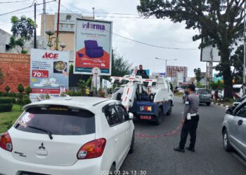 Penertiban parkir liar di depan Grand Mall Basko.