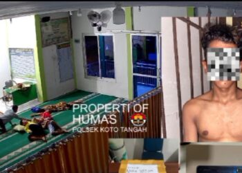 Aksi pencurian di Masjid Padang terekam CCTV (foto: tangkap layar)