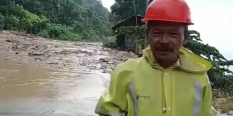 Longsor di Jalan Lintas Solok-Padang Panjang