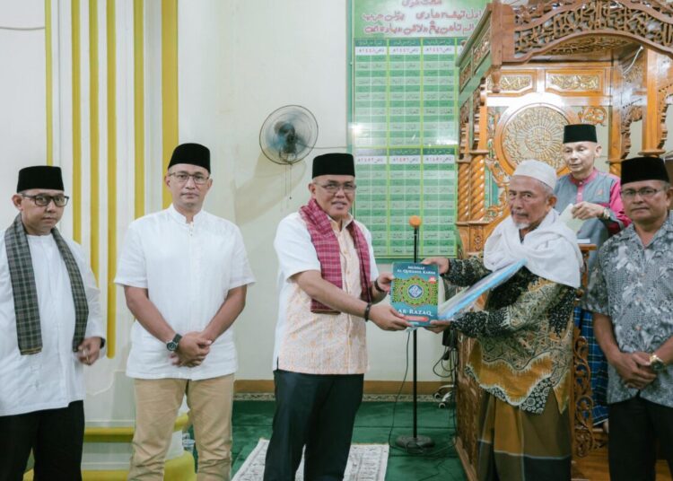 Ketua DPRD Sumbar Supardi saat Safari Ramadan di Masjid Arsyad Nankodok Kelurahan Tigo Koto Dibaruah kota Payakumbuh, Jumat (29/3/2024).