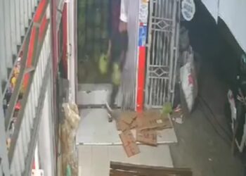 Aksi pencurian di warung warga di Kota Padang terekam CCTV