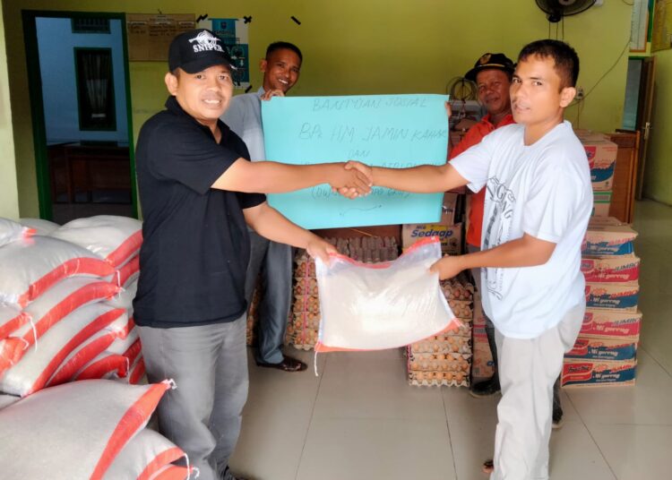 Dempo Group serahkan bantuan korban banjir di Pesisir Selatan