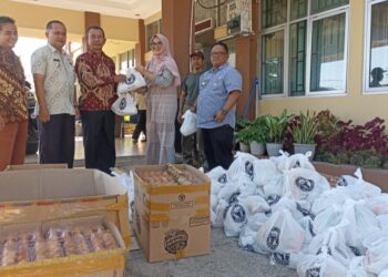 PT Semen Padang salurkan bantuan untuk  korban banjir di Padang