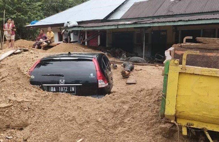 Pasca banjir di Pesisir Selatan