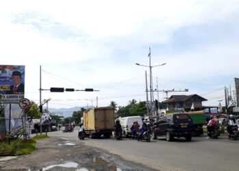 Traffic Light di Bypass Padang rusak