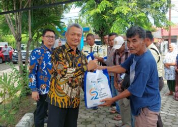 Bank Nagari bagikan paket sembako pada HUT yang ke-62