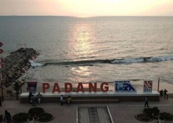 Pantai Padang (foto: Instagram: adnanphotology)