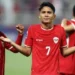 Timnas Indonesia U-23, Marselino Ferdinan (kanan) dan Witan Sulaeman (foto: AFP/Karim Jaafar)