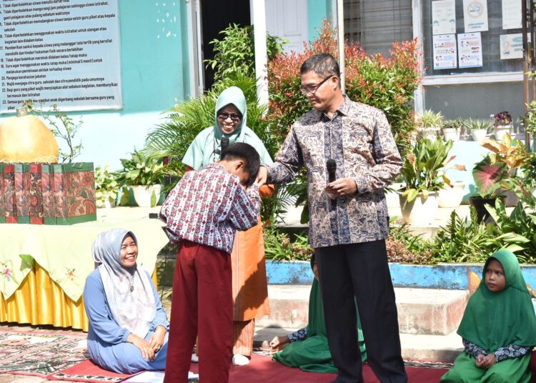 Pemko Payakumbuh beri bantuan sepatu baru untuk murid
