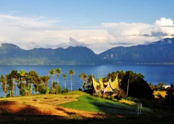 Danau Maninjau (foto: National Geo)