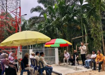 Bupati Sijunjung bersama Anggota DPR RI Andre Rosiade meresmikan  penggunaan BTS di Nagari Tanjung Labuah.