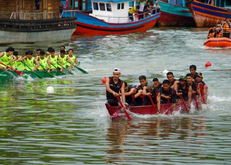 Lomba selaju sampan di Festival Muaro Padang 2024