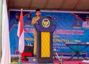 Wali Kota Padang Hendri Septa dalam kegiatan PKK (foto: Diskominfo Kota Padang)