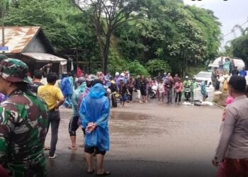 Jalan Padang-Bukittinggi di Nagari Aie Angek