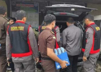 Tim Kejaksaan menggeledah Kantor Dinas Pendidikan Kabupaten Limapuluh Kota, Kamis (7/3/2024).