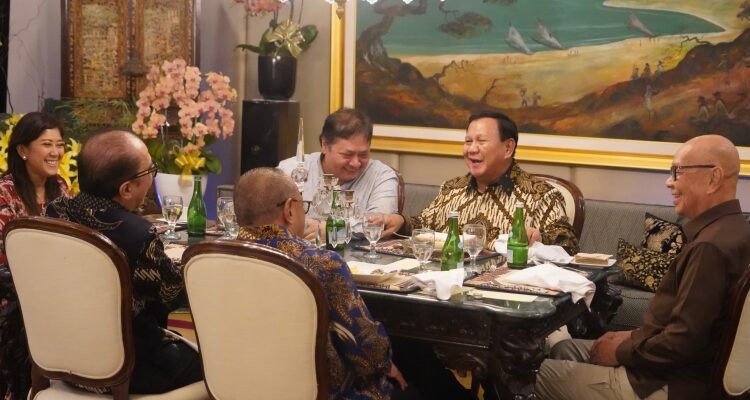Momen kedekatan Prabowo Subianto bersama elite Partai Golkar di kediaman Menko Perekonomian, Airlangga Hartarto. Ist