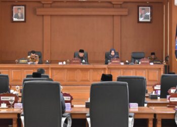 Penyampaian Nota Pengantar Wali Kota tentang Ranperda Pertanggungjawaban Pelaksanaan APBD Kota Payakumbuh Tahun Anggaran 2023 dalam Rapat Paripurna di Gedung DPRD setempat, Senin (29/4/2024).