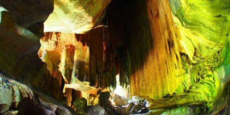 Gua Batu Kapal Solok Selatan (foto: istimewa)