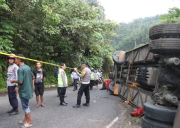 Bus ALS kecelakaan di Malalak.