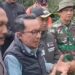 Bupati Tanah Datar, Eka Putra meninjau lokasi petugas pembersihan drainase tewas terbawa arus lahar dingin Gunung Marapi di kawasan Kelok Hantu, Nagari Aia Angek, Kecamatan X Koto, Kamis (25/4/2024).