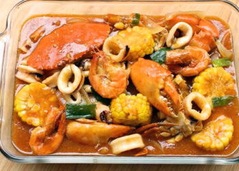 Ilustrasi seafood saus padang