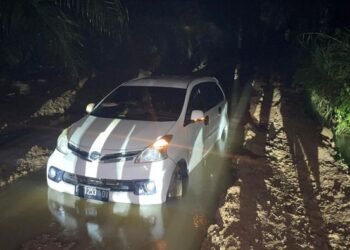 Satu keluarga tewas di dalam mobil (foto: Polres Bungo)