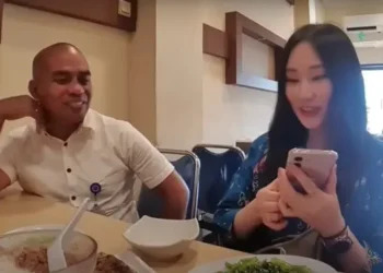 Pegawai Kemenhub mengajak youtuber Korsel ke hotel (foto: tangkap layar vidio YouTube Jiah).