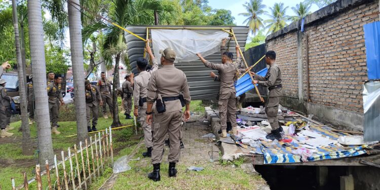 Bangunan liar di Padang dibongkar Satpol PP