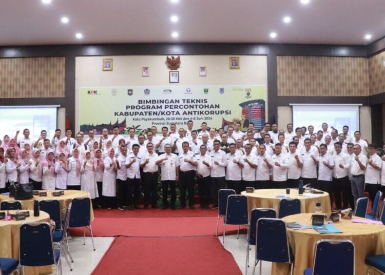 Penjabat (Pj) Wali Kota Payakumbuh Suprayitno menghadiri rapat koordinasi  di Aula Pertemuan Ngalau Indah Kantor Wali Kota Payakumbuh, Rabu (29/5/2024).