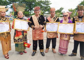 Pemko Padang beri penghargaan ke tenaga pendidik berprestasi