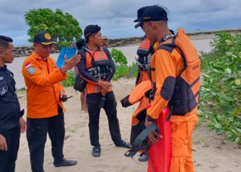 Basarnas lakukan pencaarian nelayan hilang usai kapal terbalik di laut Pesisir Selatan