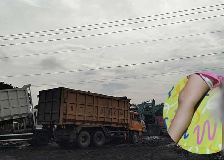 Foto stockpile batubara di Jorong Sungai Baye Nagari Sungai Rumbai Kabupaten Dharmasraya. Insert: korban kecelakaan.