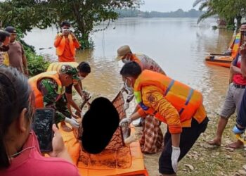 Korban berjenis kelamin laki-laki ditemukan warga di Sungai Kuantan, Desa Seberang Taluk Hilir, Kecamatan Kuantan Tengah, Kabupaten Kuantan Singingi, Riau, pada Selasa (14/5/2024) pagi. Ist