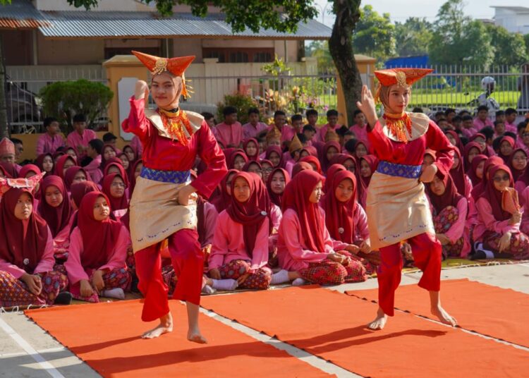 Mulok Keminangkabauan di salah satu SMP di Kota Padang (foto: istimewa)