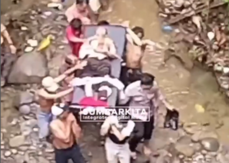 Kecelakaan di Padang Pariaman (foto: tangkap layar vidio)