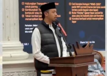 Wali Kota Bukittinggi melepas calon jemaah haji.