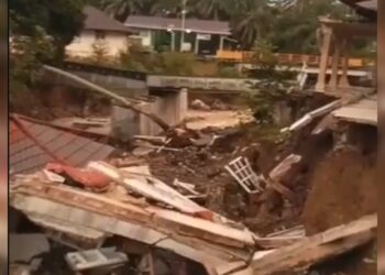 Rumah warga diterjang luapan air sungai di Tanah Datar