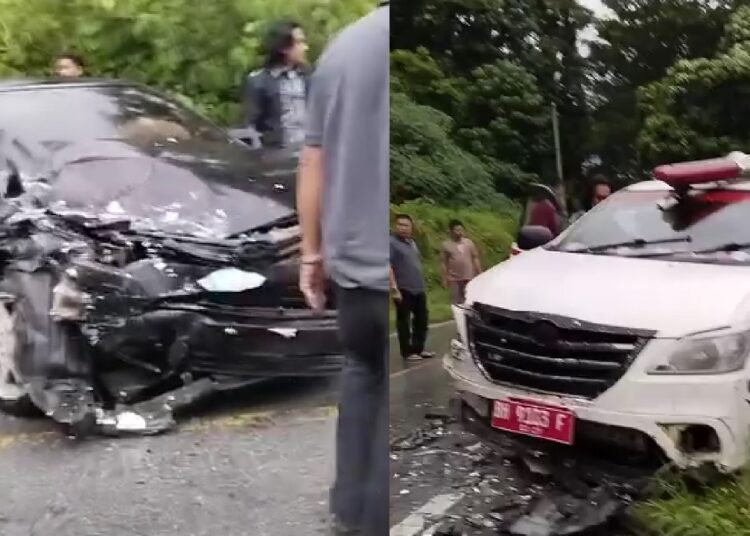 Kecelakaan Ambulans dan minibus di Jalan Raya Solok-Padang Panjang.