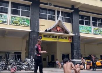 6 Anggota geng yang meresahkan warga Kota Padang berhasil ditangkap polisi.