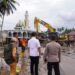 Bupati Dharmasraya, Sutan Riska bersama rombongan meninjau lokasi banjir di Simpang Manunggal Kabupaten Tanah Datar.