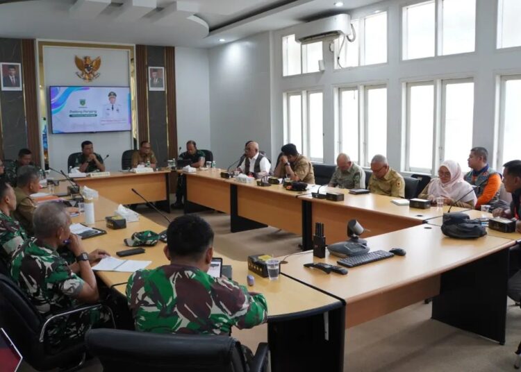 Rakor Akselerasi Penanganan Banjir Bandang diadakan di  Balai Kota Padang Panjang, Senin (27/5/2024).